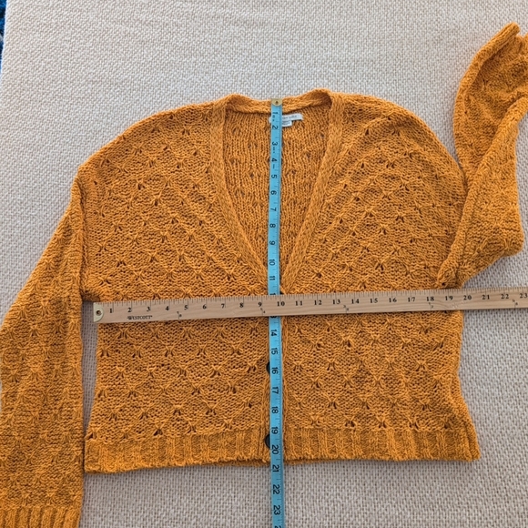 American Eagle Mustard Yellow Open Knit Cropped Cardigan Button Front Sweater M - Picture 4 of 8